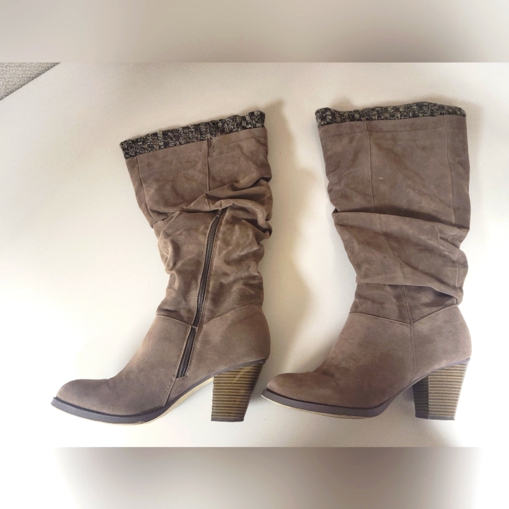 Boots - Picture 4 of 4